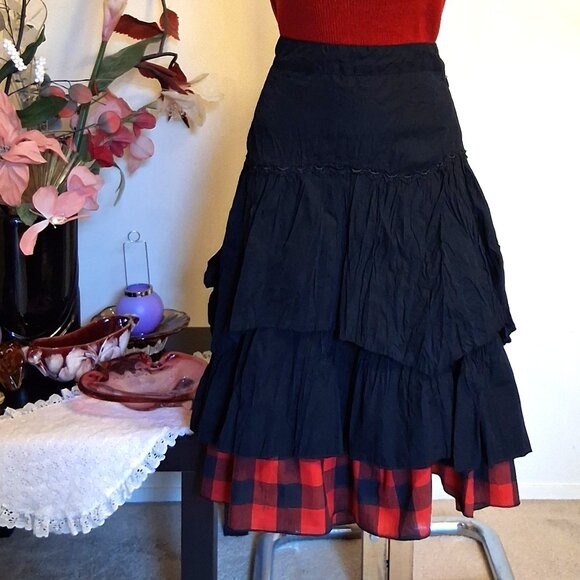 NWT Lined Black Red Tiered Ruffle High Waist Short Skirt - Picture 1 of 7